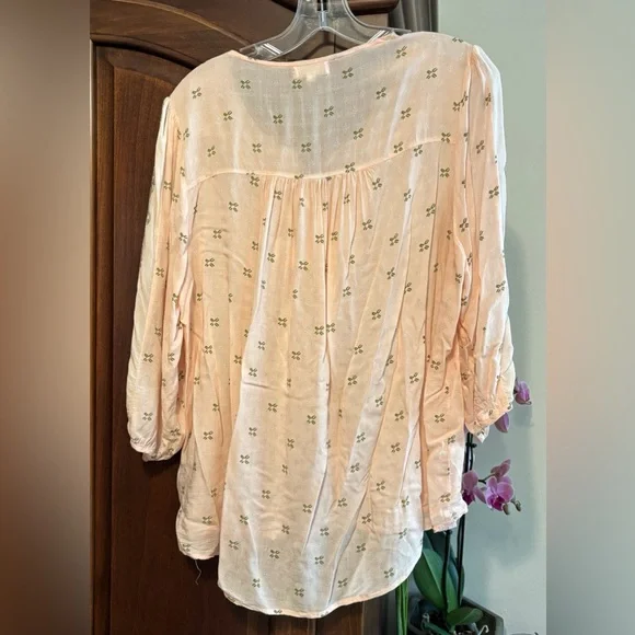 One World Apparel EMBROIDERED sheer peasant top SIZE XL - Picture 9 of 9